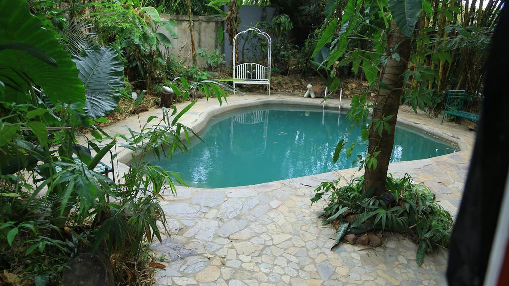 Bushman Cafe Hotel Abidjan Exterior foto