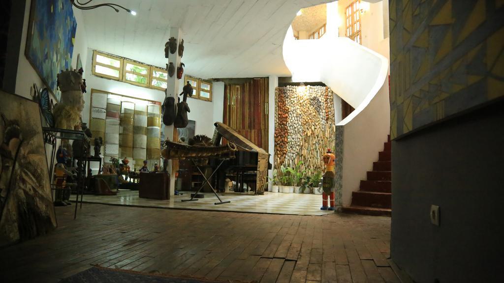 Bushman Cafe Hotel Abidjan Exterior foto