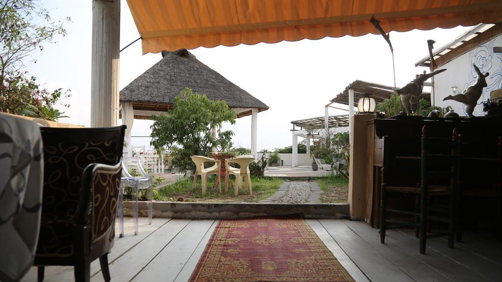 Bushman Cafe Hotel Abidjan Exterior foto